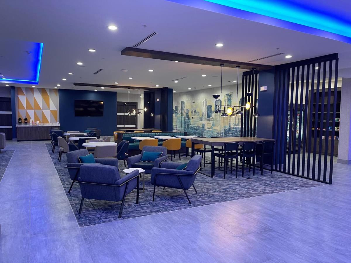 La Quinta Inn & Suites By Wyndham Dallas/Fairpark Eksteriør bilde