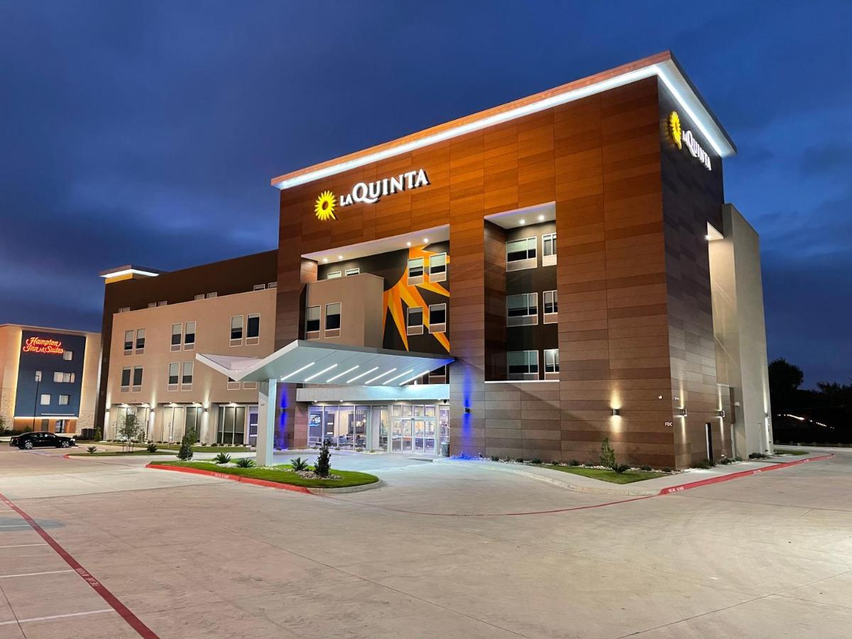 La Quinta Inn & Suites By Wyndham Dallas/Fairpark Eksteriør bilde