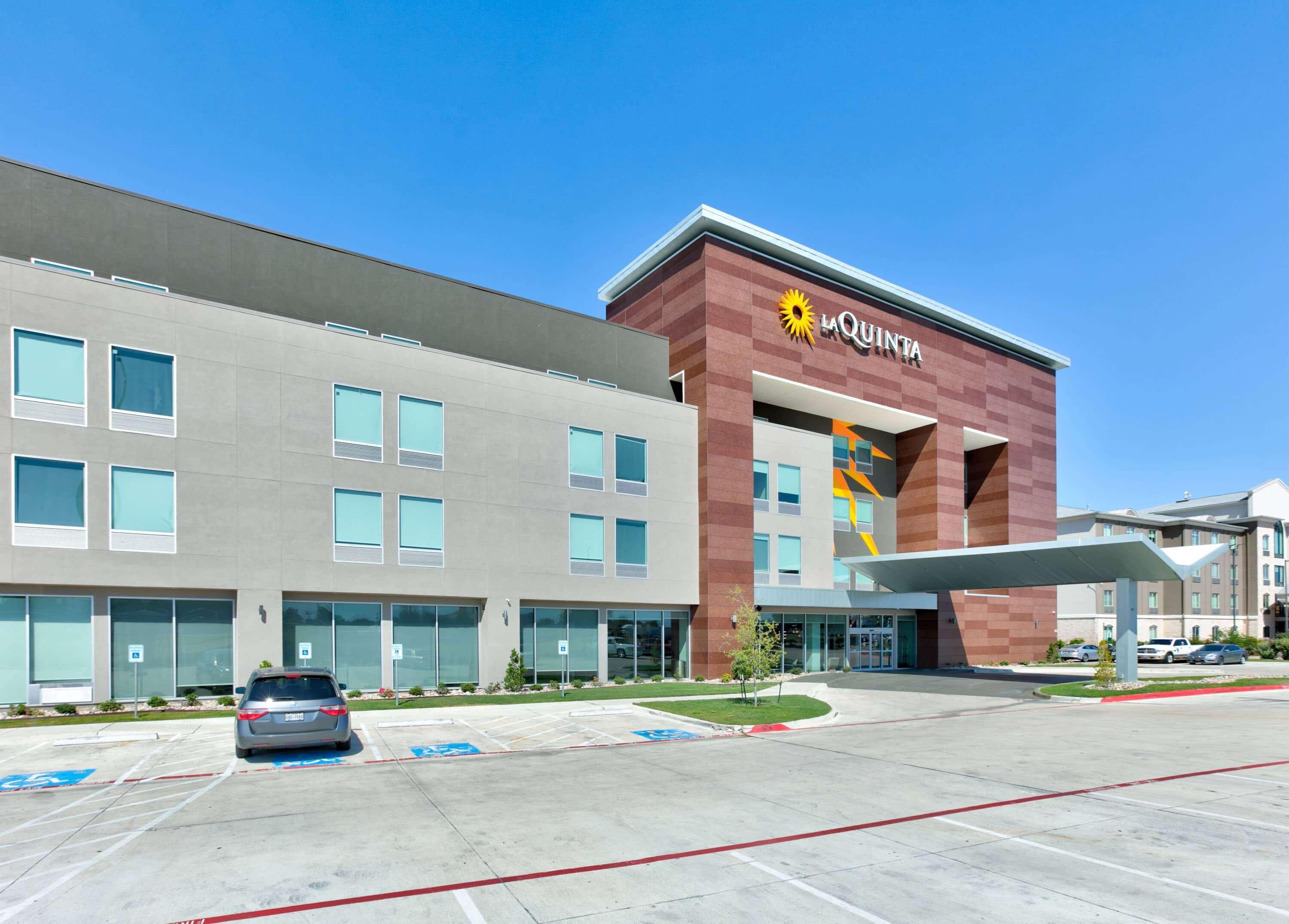 La Quinta Inn & Suites By Wyndham Dallas/Fairpark Eksteriør bilde