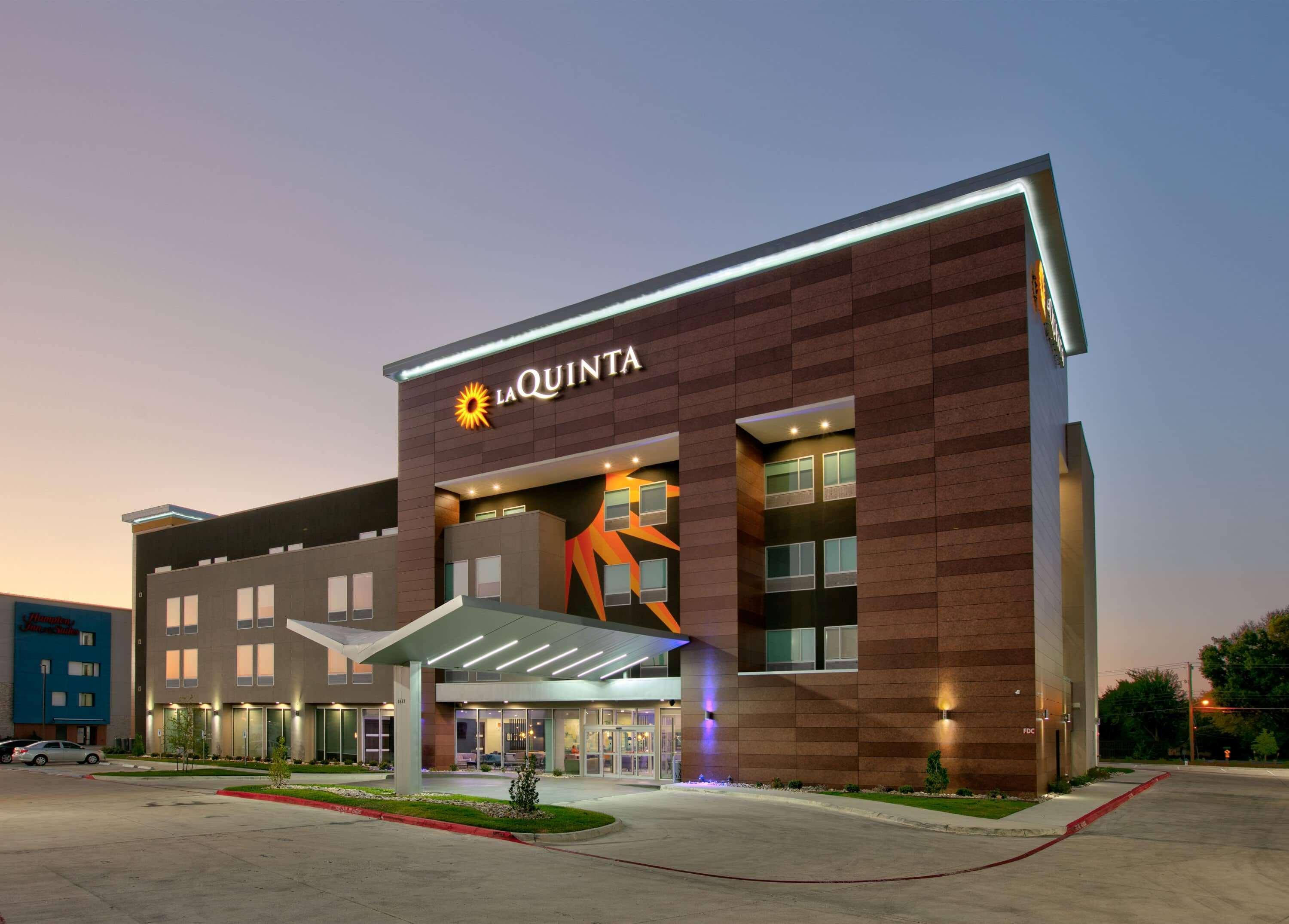 La Quinta Inn & Suites By Wyndham Dallas/Fairpark Eksteriør bilde