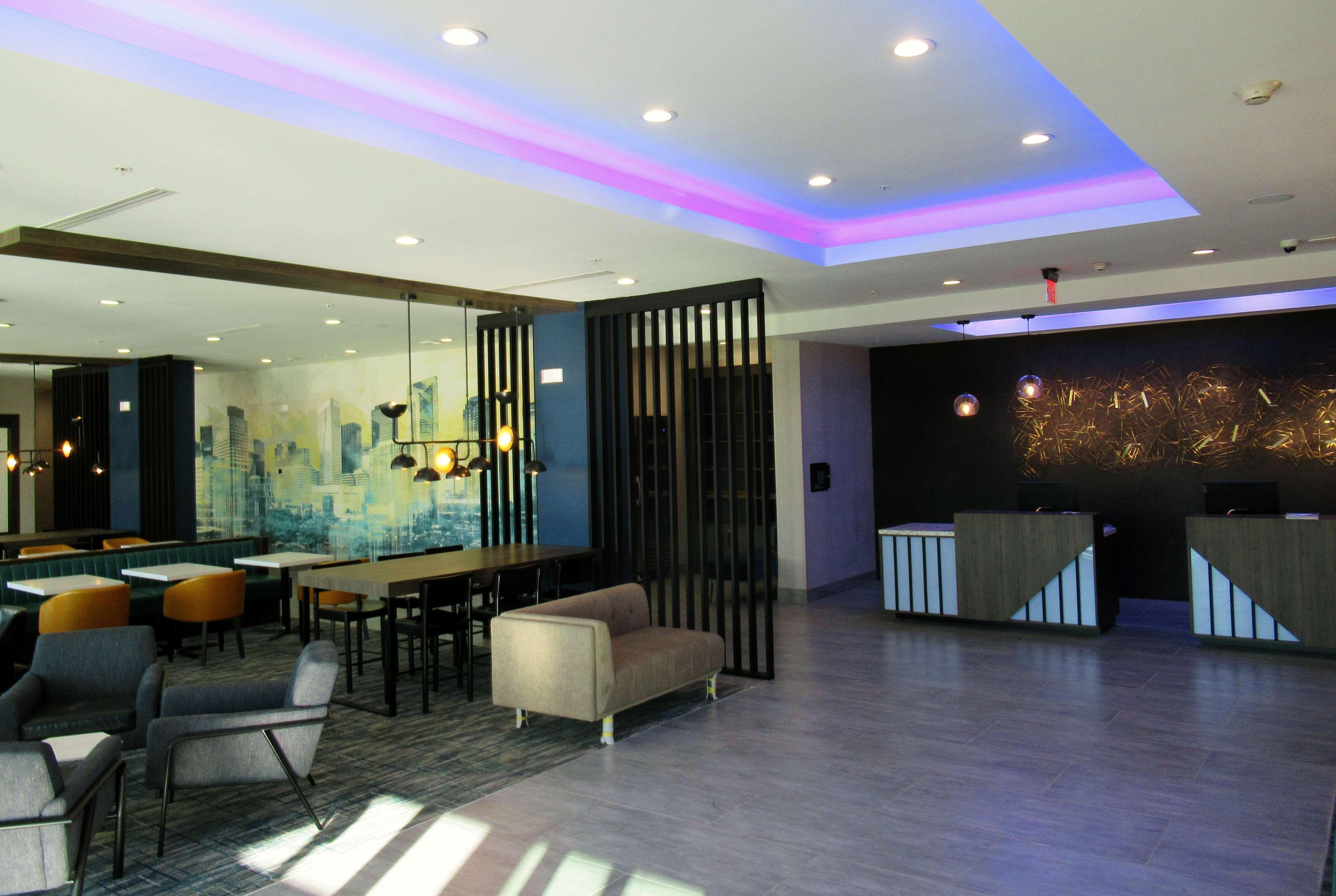 La Quinta Inn & Suites By Wyndham Dallas/Fairpark Eksteriør bilde